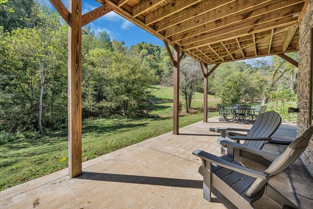 317 Little Creek Rd, Pleasant Shade, TN 37145