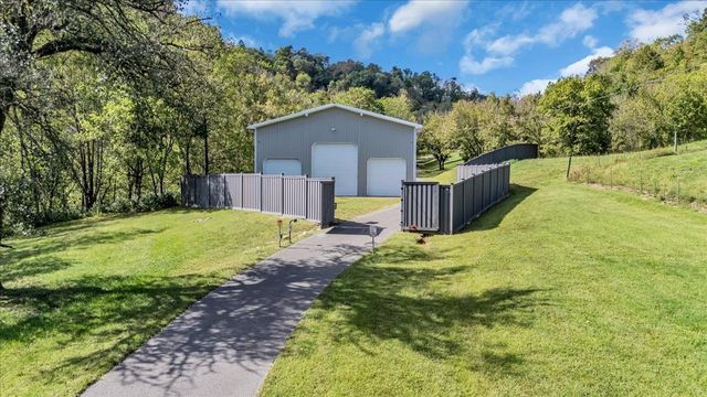 317 Little Creek Rd, Pleasant Shade, TN 37145
