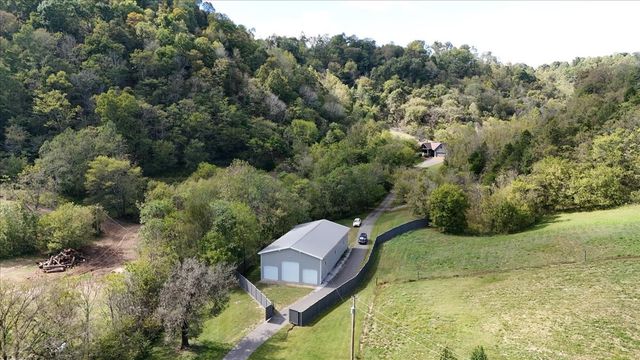 317 Little Creek Rd, Pleasant Shade, TN 37145