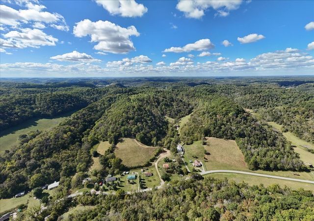 317 Little Creek Rd, Pleasant Shade, TN 37145