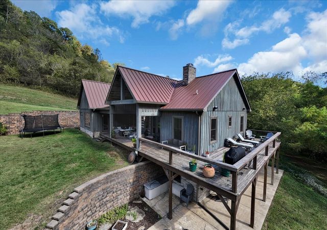 317 Little Creek Rd, Pleasant Shade, TN 37145