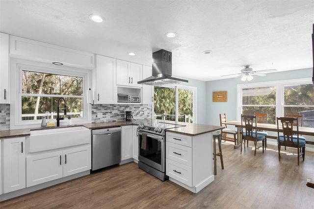 385 E COUNTRY CIRCLE DRIVE, Port Orange, FL 32128