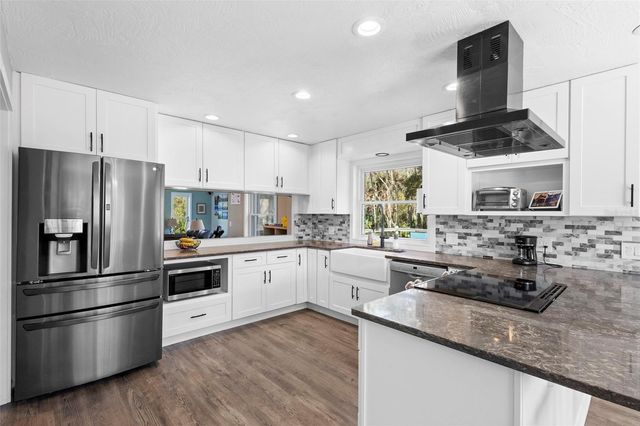 385 E COUNTRY CIRCLE DRIVE, Port Orange, FL 32128