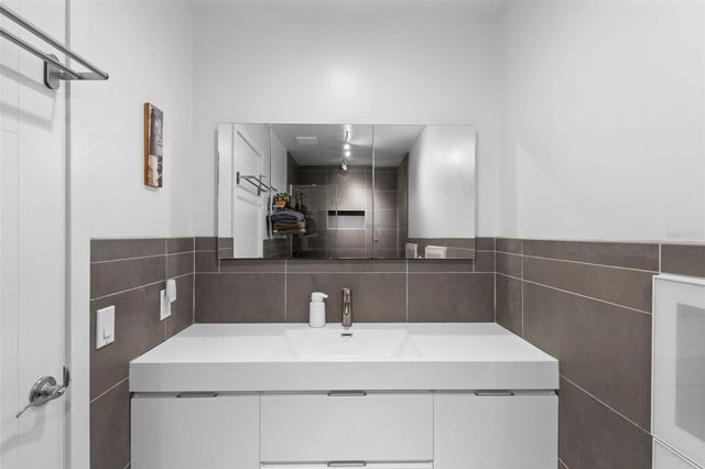 385 E COUNTRY CIRCLE DRIVE, Port Orange, FL 32128