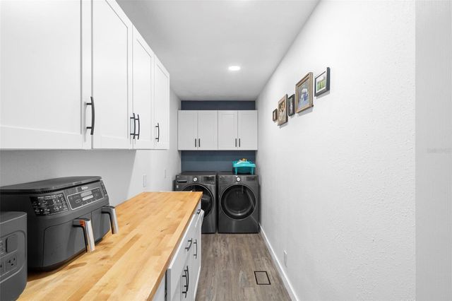 385 E COUNTRY CIRCLE DRIVE, Port Orange, FL 32128