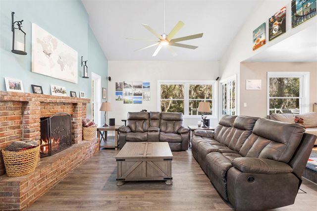 385 E COUNTRY CIRCLE DRIVE, Port Orange, FL 32128