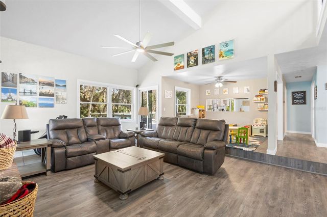 385 E COUNTRY CIRCLE DRIVE, Port Orange, FL 32128