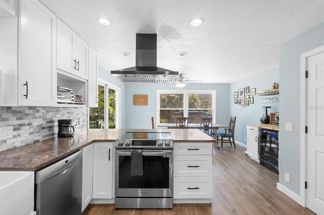 385 E COUNTRY CIRCLE DRIVE, Port Orange, FL 32128