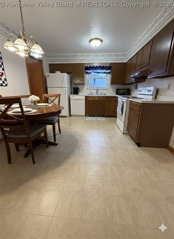 2005 Grant Avenue, St Albans, WV 25177