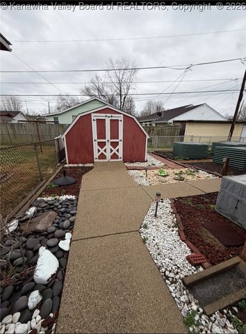 2005 Grant Avenue, St Albans, WV 25177