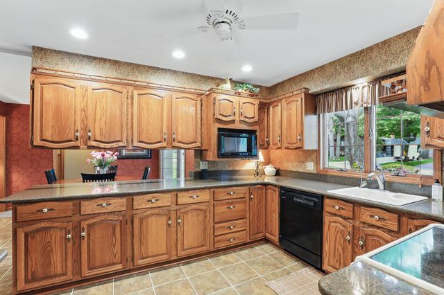 2657 Valley View Lane, New Brighton, MN 55112