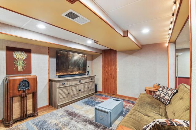 2657 Valley View Lane, New Brighton, MN 55112