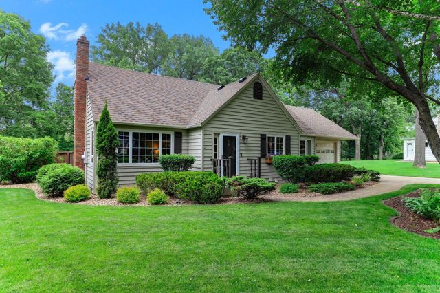 2657 Valley View Lane, New Brighton, MN 55112