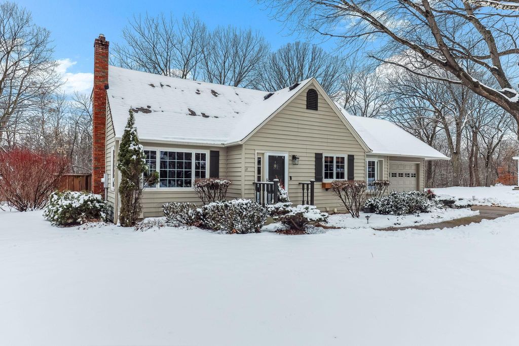 2657 Valley View Lane, New Brighton, MN 55112