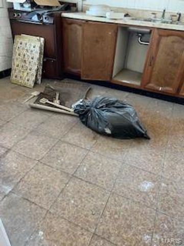 5300 Bermuda Drive, Normandy, MO 63121