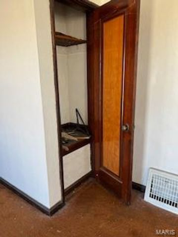 5300 Bermuda Drive, Normandy, MO 63121