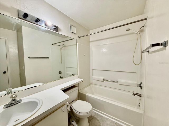 3800 SW 20TH AVENUE 207, Gainesville, FL 32607