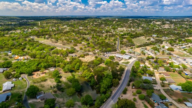 198 Lakeway Dr, Kerrville, TX 78028