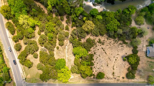 198 Lakeway Dr, Kerrville, TX 78028