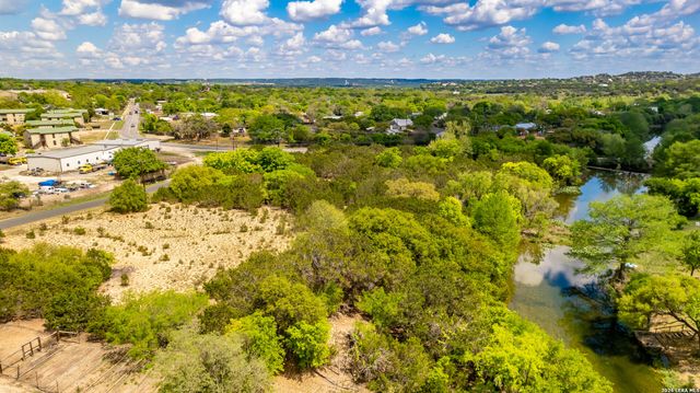 198 Lakeway Dr, Kerrville, TX 78028