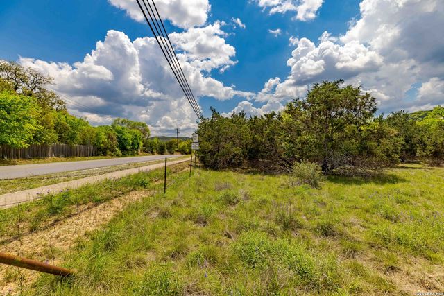 198 Lakeway Dr, Kerrville, TX 78028