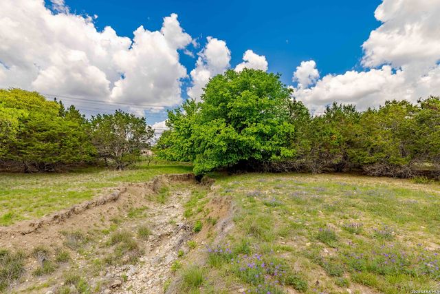 198 Lakeway Dr, Kerrville, TX 78028