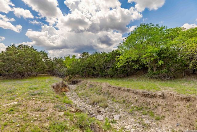 198 Lakeway Dr, Kerrville, TX 78028