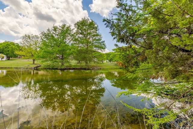 198 Lakeway Dr, Kerrville, TX 78028