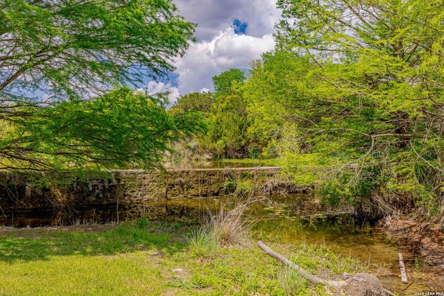 198 Lakeway Dr, Kerrville, TX 78028
