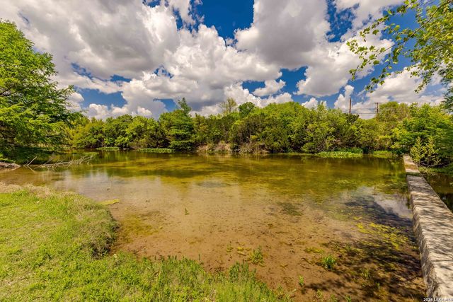 198 Lakeway Dr, Kerrville, TX 78028