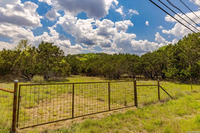 198 Lakeway Dr, Kerrville, TX 78028