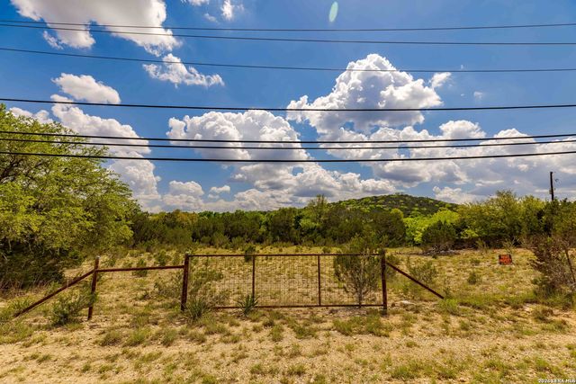 198 Lakeway Dr, Kerrville, TX 78028