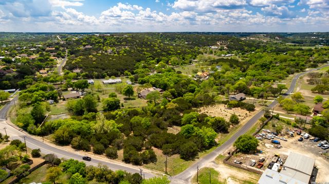 198 Lakeway Dr, Kerrville, TX 78028