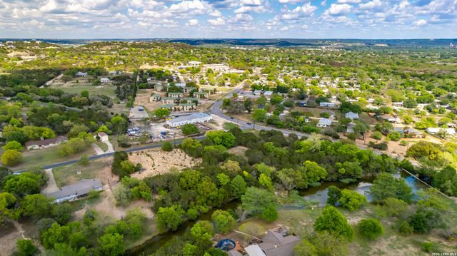 198 Lakeway Dr, Kerrville, TX 78028