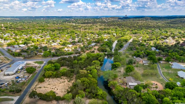 198 Lakeway Dr, Kerrville, TX 78028