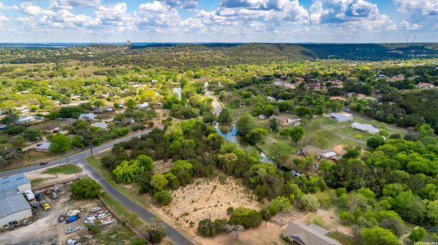 198 Lakeway Dr, Kerrville, TX 78028