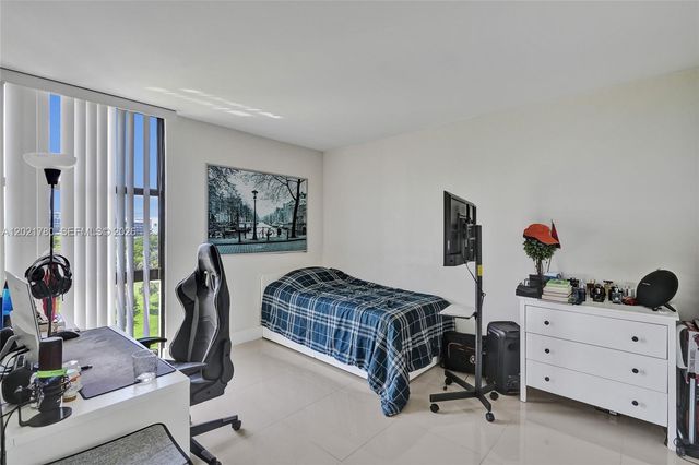 20335 W Country Club Dr 809, Aventura, FL 33180