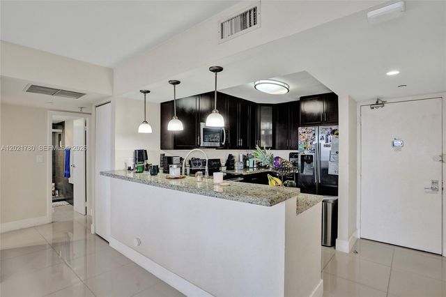 20335 W Country Club Dr 809, Aventura, FL 33180