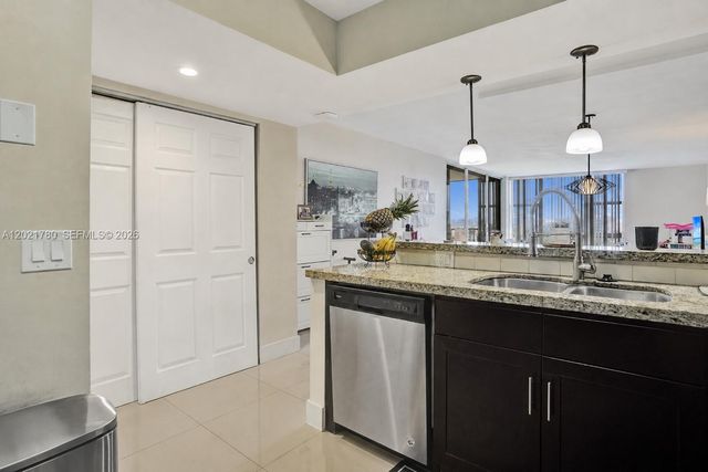 20335 W Country Club Dr 809, Aventura, FL 33180