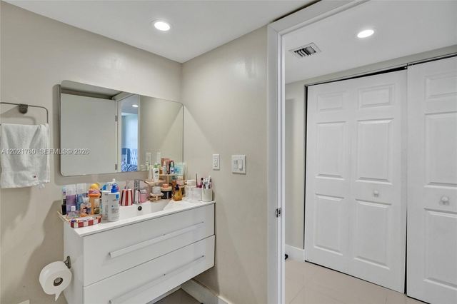 20335 W Country Club Dr 809, Aventura, FL 33180
