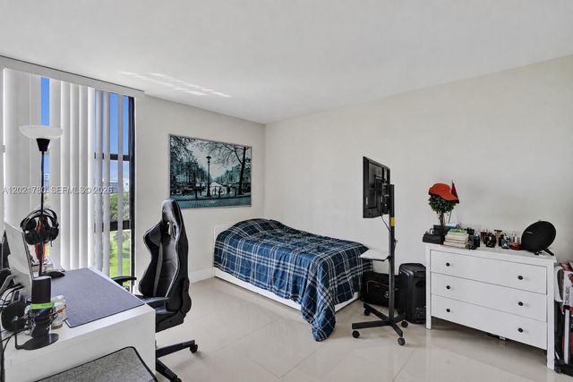 20335 W Country Club Dr 809, Aventura, FL 33180