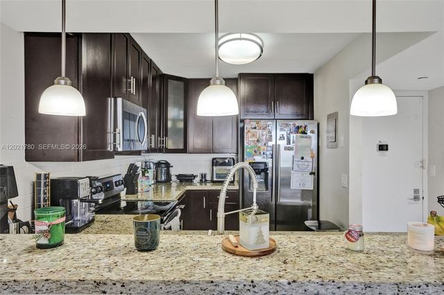 20335 W Country Club Dr 809, Aventura, FL 33180