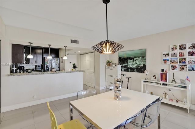 20335 W Country Club Dr 809, Aventura, FL 33180