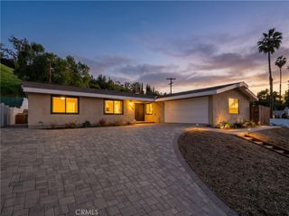 20703 Collins, Woodland Hills, CA 91367