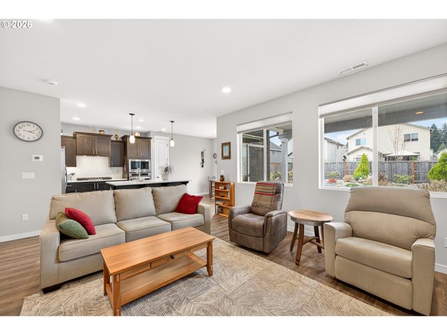 262 W 17TH St, Lafayette, OR 97127