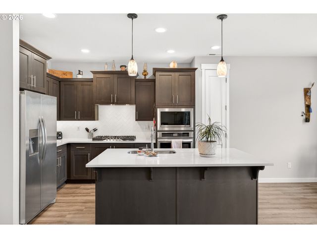 262 W 17TH St, Lafayette, OR 97127