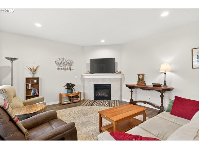 262 W 17TH St, Lafayette, OR 97127