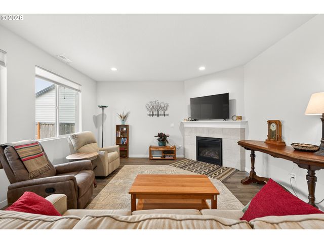 262 W 17TH St, Lafayette, OR 97127