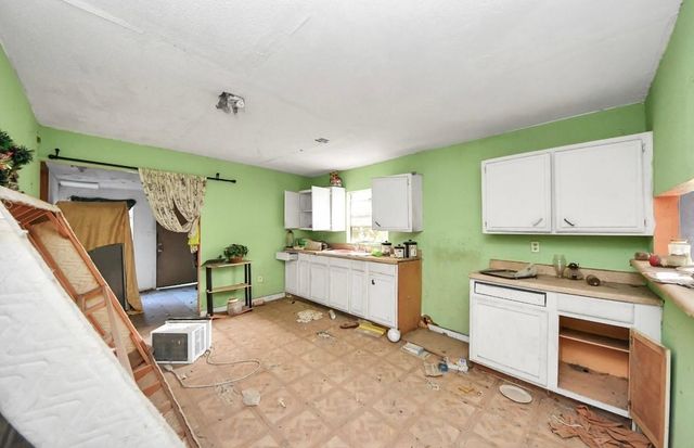 425 Genoa Red Bluff Road, Houston, TX 77034