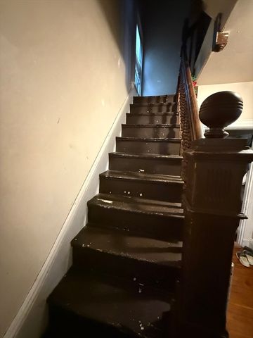 10 Eldora St, Boston, MA 02120